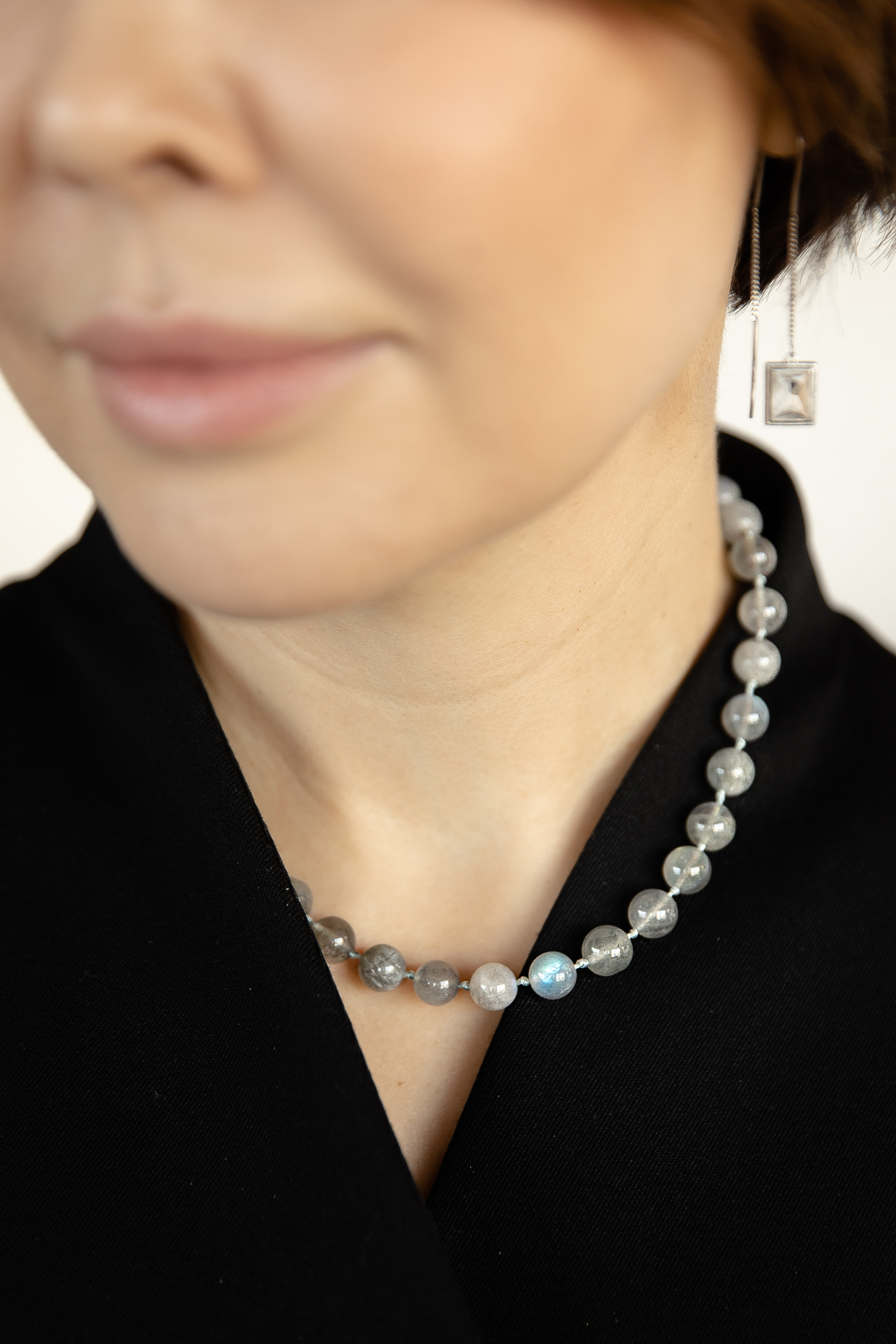 Колье с лабрадором