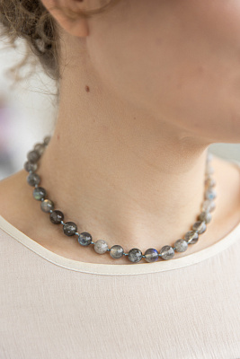 Колье с лабрадором