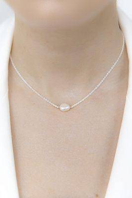 Колье с белой жемчужиной