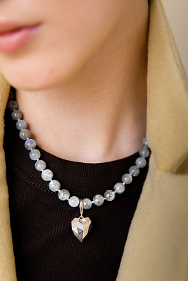 Колье с лабрадором